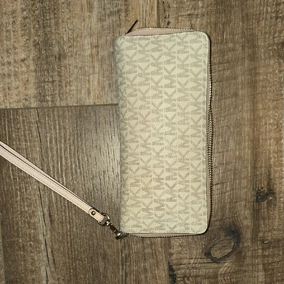 Michael Kors Tan Signature Wristlet - Picture 4 of 4